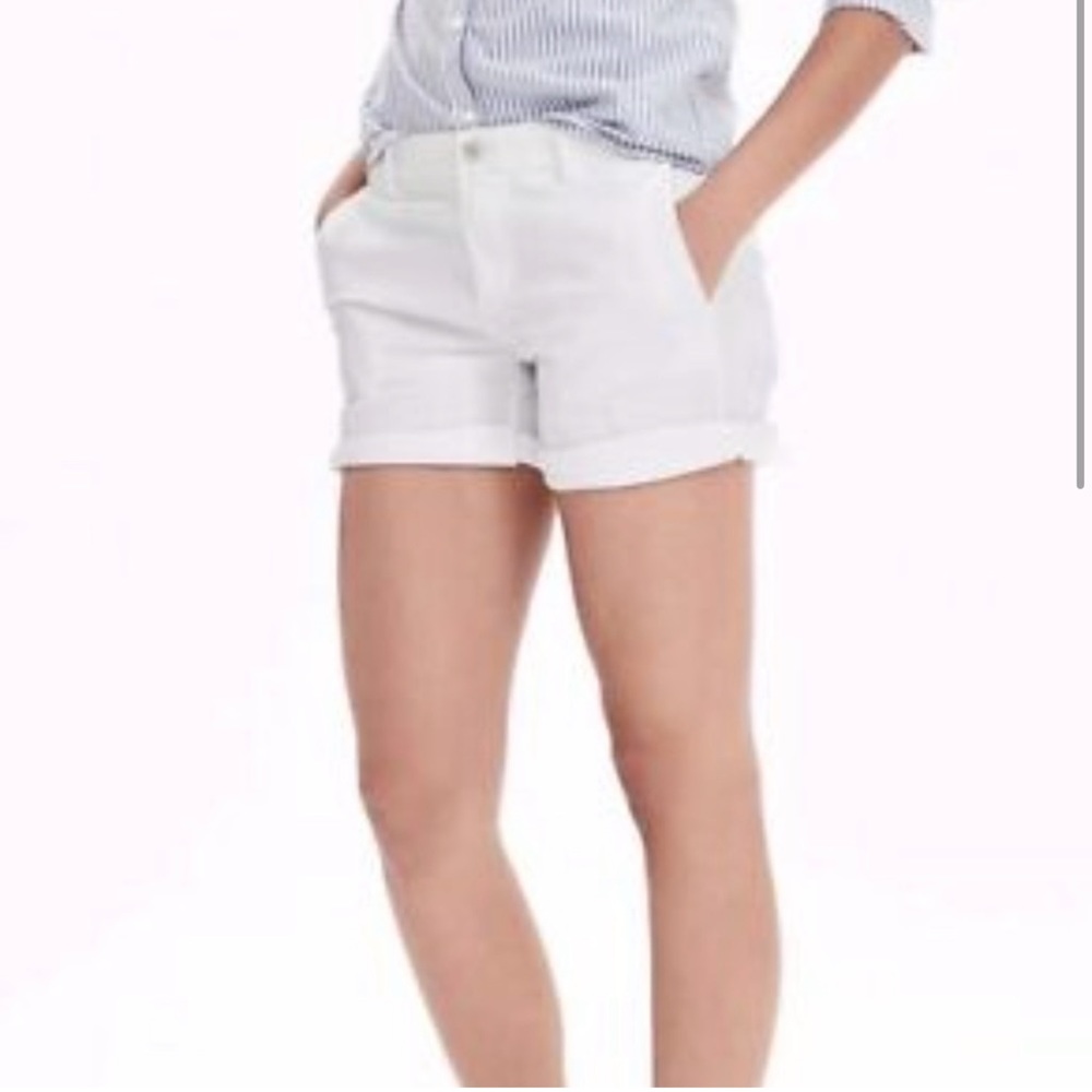 BANANA REPUBLIC MARTIN FIT SHORTS